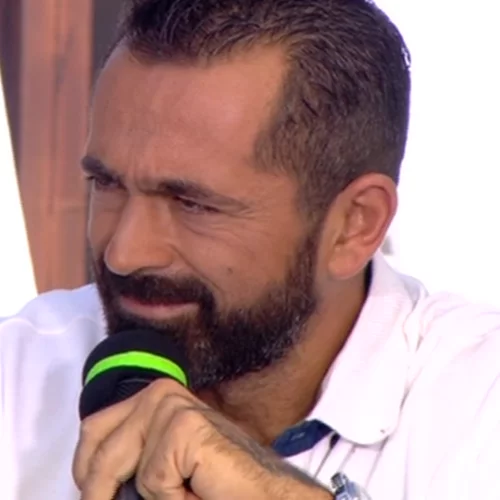 Μπο: «Ισχύει ότι ο Γιώργος Αγγελόπουλος έδωσε τα παπούτσια του για ένα παιδί.»