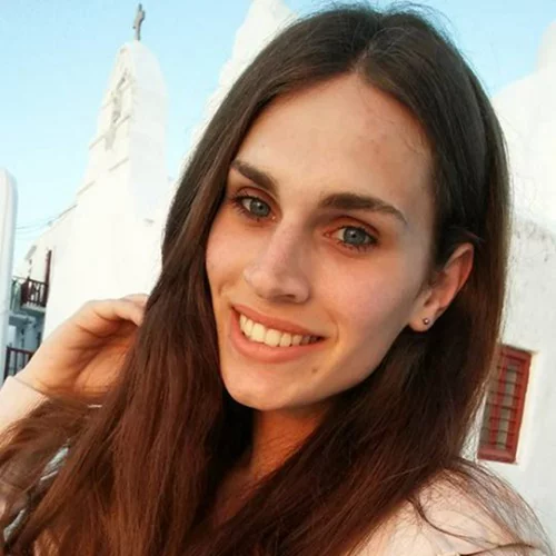 Κωνσταντίνα Λία: Το transgender μοντέλο που έκανε για πρώτη φορά πασαρέλα στη Μύκονο