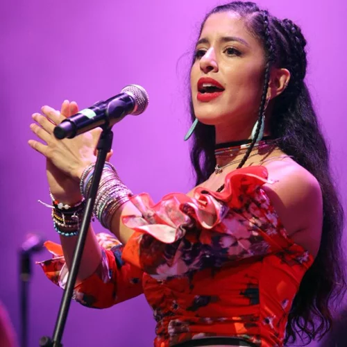 Μαρίνα Σάττι: Εντυπωσιακή εμφάνιση στον Κήπο του Μεγάρου