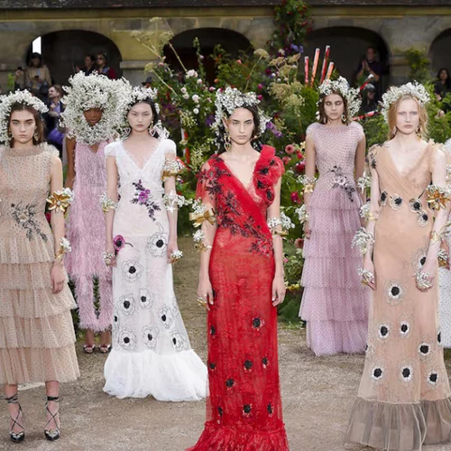 Rodarte SS18: Το εντυπωσιακό ντεμπούτο του οίκου στην Εβδομάδα Μόδας Υψηλής Ραπτικής