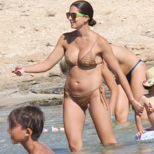 Σταματίνα Τσιμτσιλή: Στην Πάρο μαζί με τον Θέμη Σοφό και τα παιδιά τους