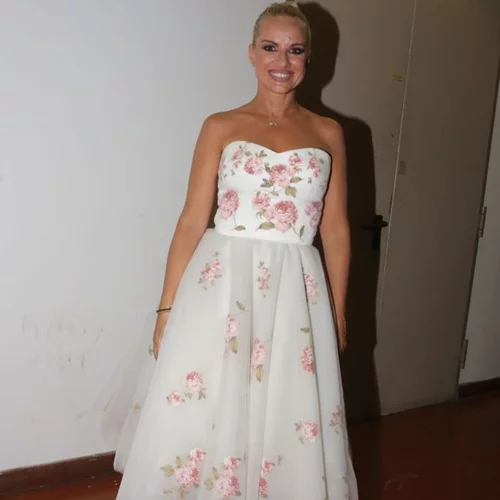 Μαρία Μπεκατώρου: Η κουμπάρα θα έπρεπε να είχε σκεφτεί λίγο καλύτερα το σύνολό της