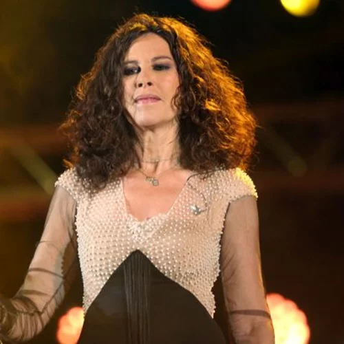 Ελευθερία Αρβανιτάκη | Ο πατέρας μου πέθανε όταν ήμουν 10, αλλά τον είχα σβήσει ήδη από τη μνήμη μου