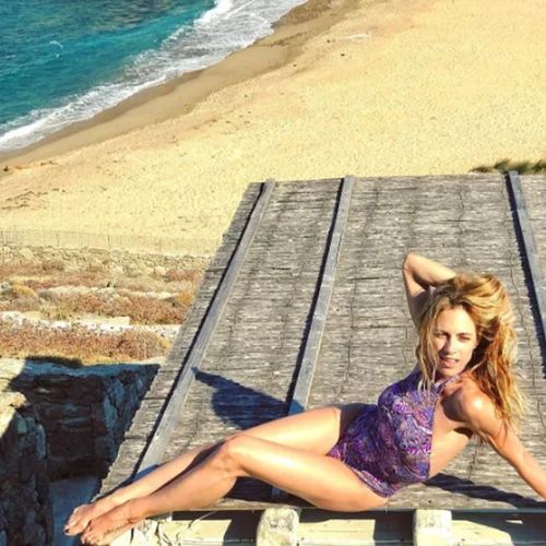 Ντορέττα Παπαδημητρίου: Στην παραλία αγκαλιά με την Τόνια Σωτηροπούλου και την Κατρίνα Τσάνταλη