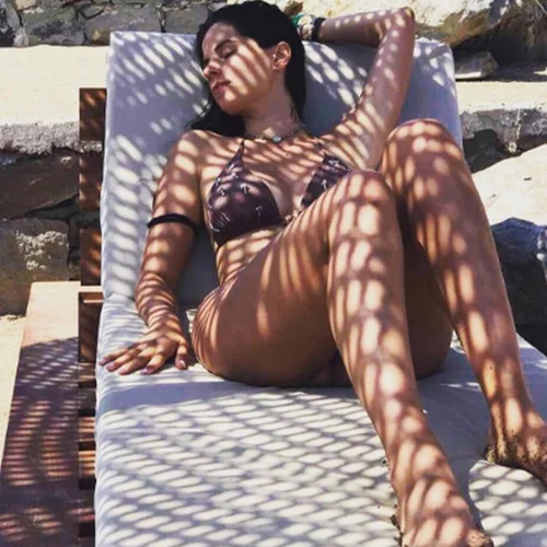 Ελίνα Μπόμπα: Η αδερφή της Χριστίνας εντυπωσίασε στη Μύκονο