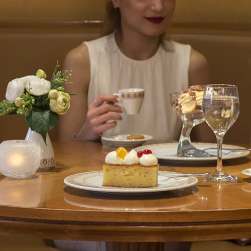 Το ξενοδοχείο Τιτάνια ανακαινίστηκε και σε περιμένει να το ανακαλύψεις