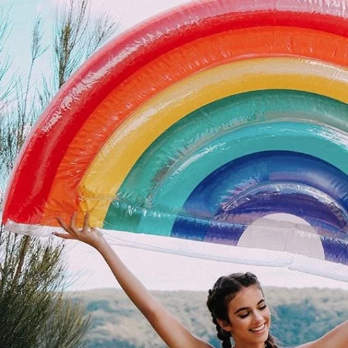 10 φουσκωτά παιχνίδια θαλάσσης που ΔΕΝ είναι φλαμίνγκο (+1 που είναι)