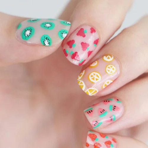 Σχέδια στα νύχια με φρούτα; Ιδέες για το πιο καλοκαιρινό μανικιούρ