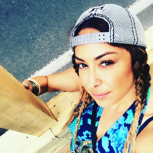 Μελίνα Ασλανίδου: Χαλαρώνει με μπικίνι σε παραλία της Κρήτης