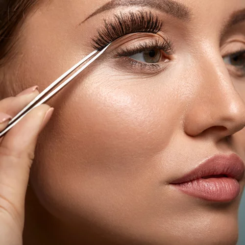 Πώς καθαρίζονται οι ψεύτικες βλεφαρίδες; Ένας εύκολος τρόπος