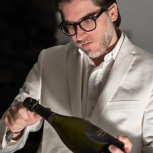 Στο Grace Santorini απολαμβάνεις τις καλύτερες σαμπάνιες με την πιο όμορφη θέα