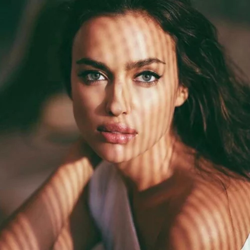 Irina Shayk: Ποζάρει ολόγυμνη τέσσερις μήνες μετά τη γέννηση της κόρης της