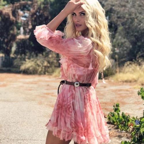 Κατερίνα Καινούργιου: Χορεύει με μπικίνι και τον καλύτερο παρτενέρ