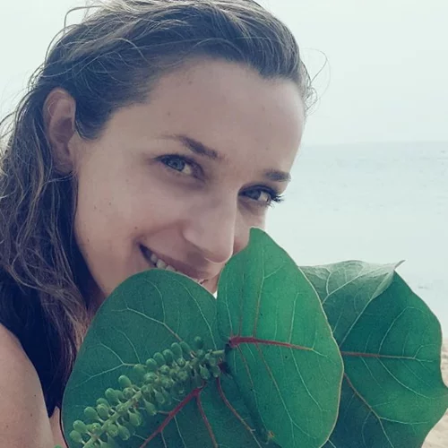 Κάτια Ζυγούλη: Ποζάρει με μαγιό και κόβει την ανάσα με τις καυτές αναλογίες της