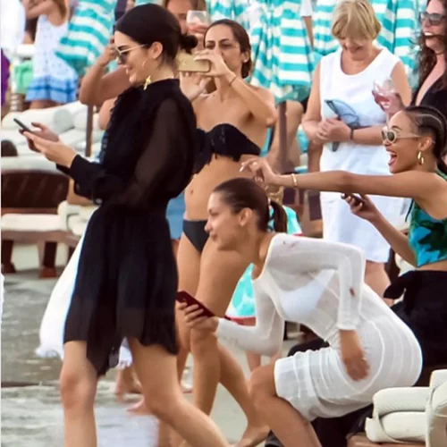 Kendall Jenner - Bella Hadid: Μαζί στη Μύκονο (φωτογραφίες)