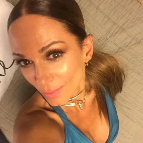 Έλλη Κοκκίνου | Σε βραδινή έξοδο συνοδευόμενη από τη μαμά της!