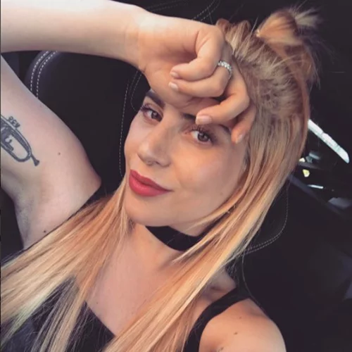 Lady Gaga: Το απροσδόκητο δώρο που δέχθηκε από διάσημη φίλη της