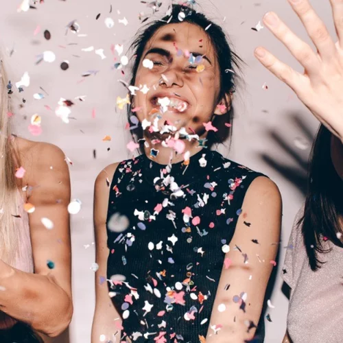 17 ιδέες για να γιορτάσεις τα γενέθλιά σου όταν έχεις ξεμείνει από ιδέες