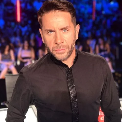 Γιώργος Μαζωνάκης: Ποζάρει με την αγάπη του στη πισίνα