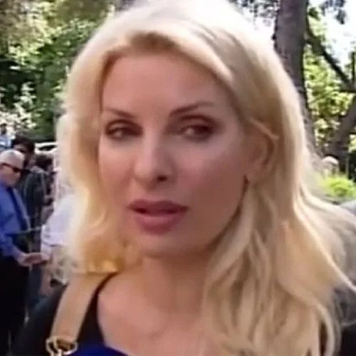 Ελένη Μενεγάκη: Λύγισε στην κηδεία του Κυριακού