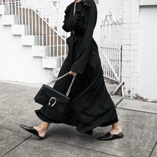 Μίνιμαλ στυλ: 7 bloggers που φορούν μόνο μαύρο, λευκό, γκρι και denim