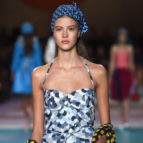 Μαγιό 2017: Μπικίνι, ολόσωμα και beachwear looks από την πασαρέλα