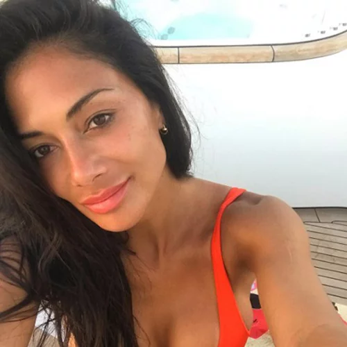 Nicole Scherzinger: Διακοπές στη Μύκονο με τους Έλληνες φίλους της