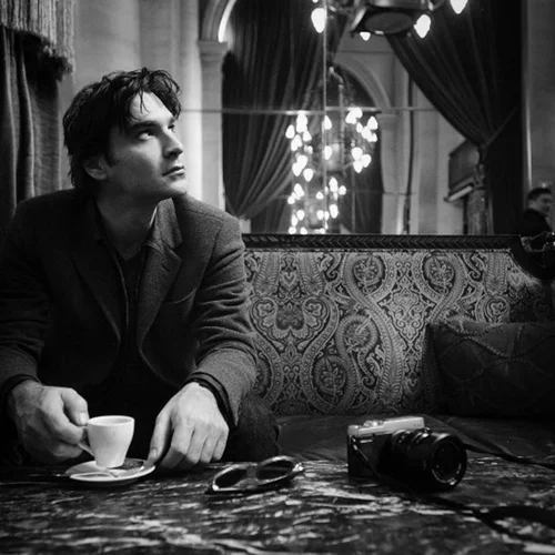 Χριστόφορος Παπακαλιάτης: Διακοπές με γοητευτική παρουσία