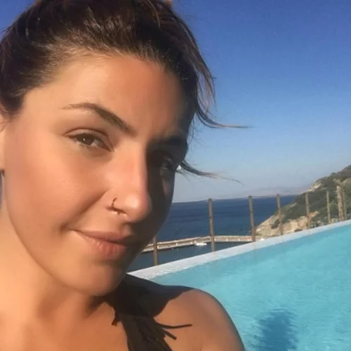 Έλενα Παπαρίζου: Παιχνίδια στην παραλία μαζί με την αδερφή της