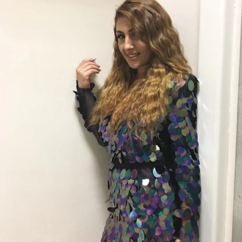 Έλενα Παπαρίζου: Κόβει την ανάσα με μαύρο ολόσωμο μαγιό