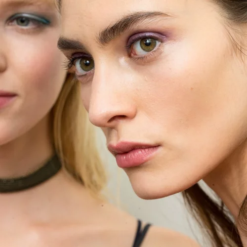 Σίγουρα, δεν πάει το μυαλό σου σε ποιο μέρος του σώματός σου μπορείς εφαρμόσεις το highlighter