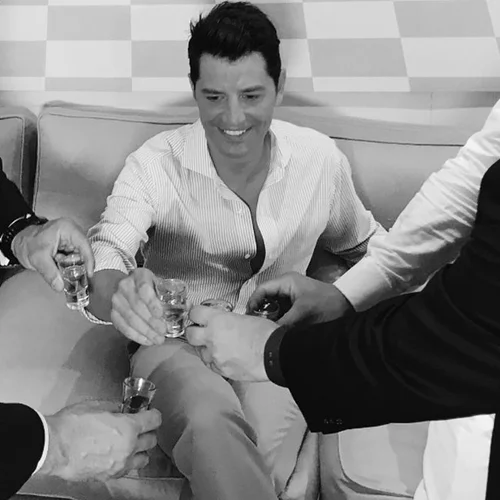 Σάκης Ρουβάς: Η βουτιά στους καλεσμένους μετά τον γάμο του