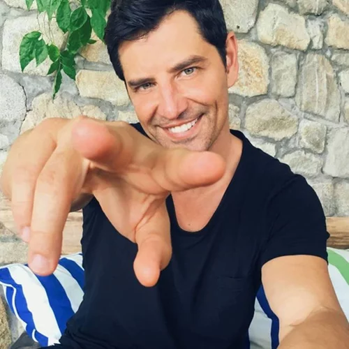 Σάκης Ρουβάς: Βουτιές στην πισίνα λίγο πριν τον γάμο