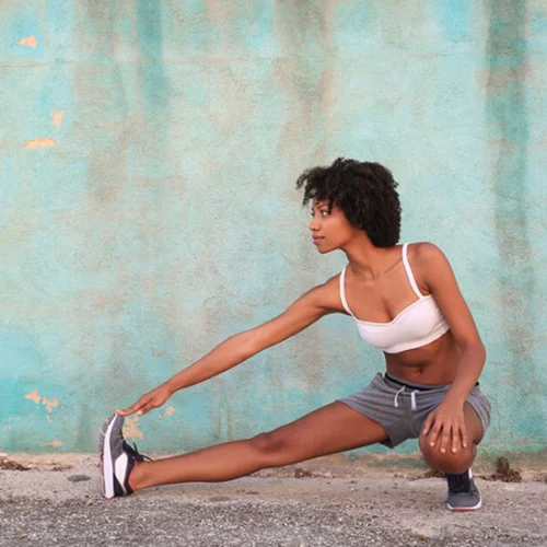 Πώς θα στοχεύσεις το κοιλιακό και σπλαχνικό λίπος; Η trainer εξηγεί πώς θα διώξεις πιο γρήγορα το λίπος στην κοιλιά