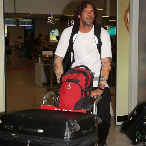 Γιάννης Σπαλιάρας: Επέστρεψε στην Ελλάδα! Όλες οι φωτογραφίες