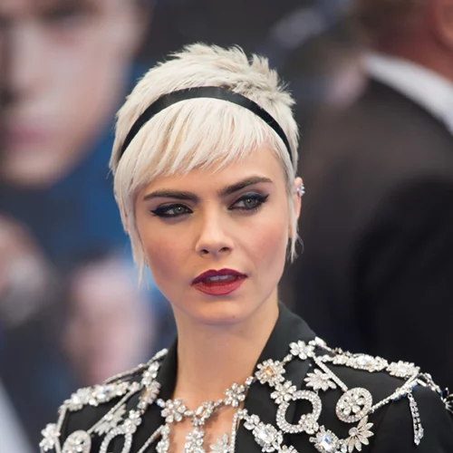 Cara Delevingne | Αποκάλυψε γιατί άργησε να μιλήσει για τη κακοποίηση