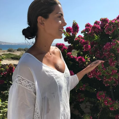 Σταματίνα Τσιμτσιλή: Στην παραλία με τις κόρες της