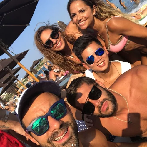 Ευριδίκη Βαλαβάνη - Σόφη Πασχάλη: Διακοπές μαζί με τους Ορέστη Τσανγκ και Κωνσταντίνο Βασάλο στα ελληνικά νησιά