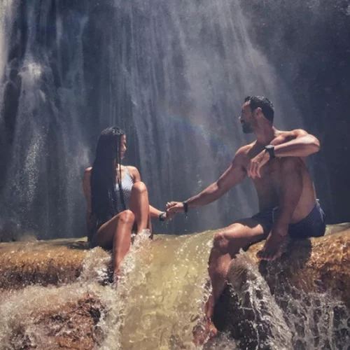 Σάκης Τανιμανίδης - Χριστίνα Μπόμπα: Τρυφερές στιγμές στην θάλασσα