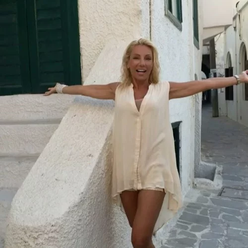 Έλενα Τσαβαλιά: Ποζάρει χωρίς ίχνος μακιγιάζ