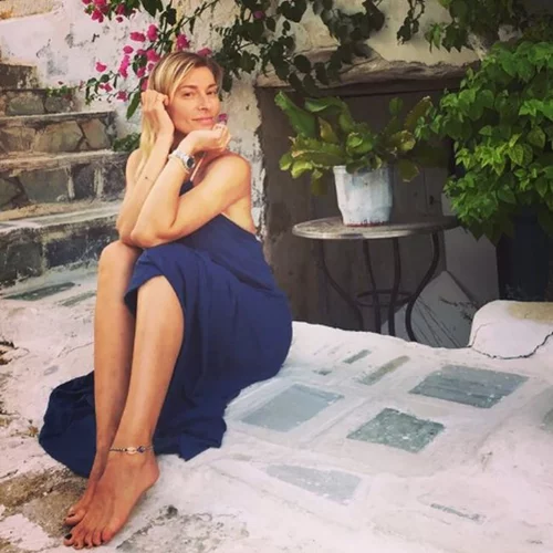 Ζέτα Δούκα: Με εντυπωσιακό ολόσωμο μαγιό στην Αντίπαρο