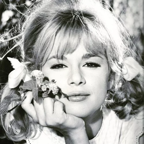 Celebrity News | Η ζάμπλουτη Βουγιουκλάκη, οι ευχές της Μενεγάκη στη Μαρίνα & η συγγνώμη του Αναδιώτη