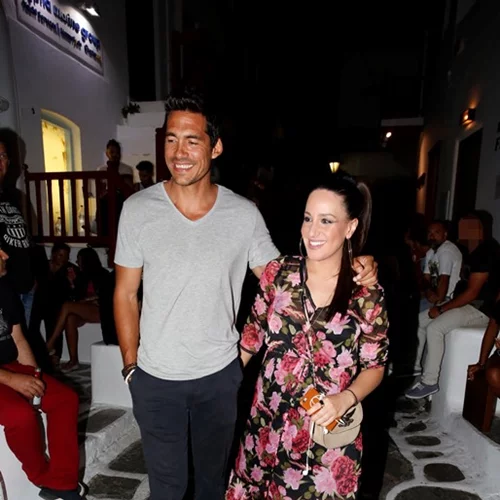 Μαλού Κυριακοπούλου - Juan Rodriguez: Βόλτες στα στενά της Μυκόνου