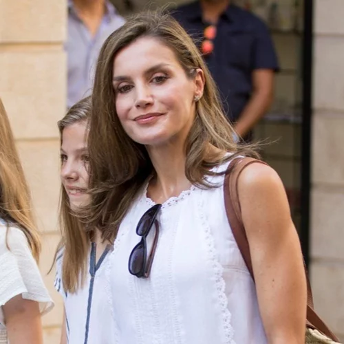 Η βασίλισσα Letizia της Ισπανίας διδάσκει στυλ στις διακοπές της