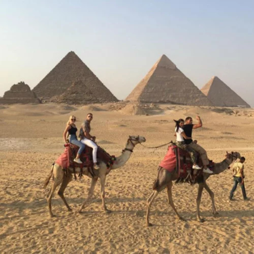 Kourtney Kardashian: Για διακοπές στην Αίγυπτο με το σύντροφο της