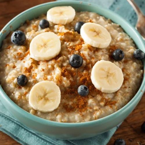 Πρωινό με βρώμη: 4 συνταγές με λιγότερες από 400 θερμίδες