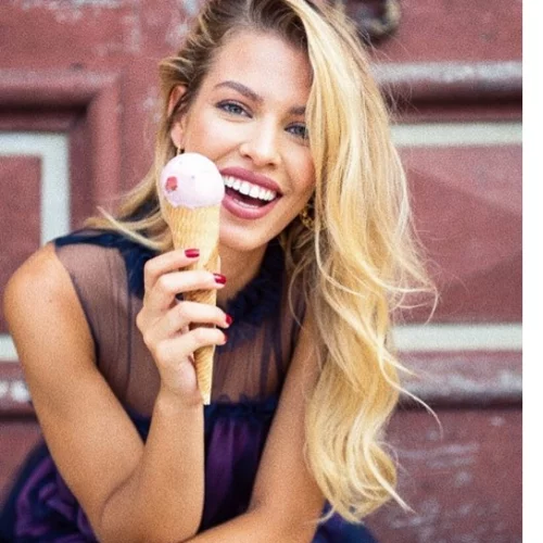 Jessica Goicoechea: H Ισπανίδα καλλονή βρίσκεται στη Μύκονο