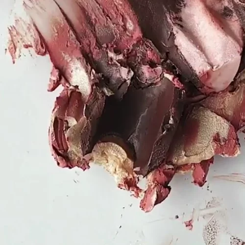 Σου αρέσει να πατάς τα κραγιόν ώσπου να λιώσουν; Βρήκαμε τον πιο τέλειο λογαριασμό μόνο για εσένα