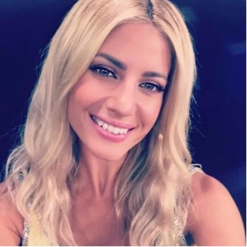 Ευαγγελία Αραβανή: Με ολόσωμο μαγιό στη Λευκάδα