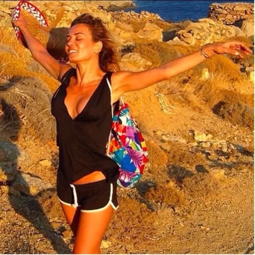 Δήμητρα Ματσούκα: Στην παραλία με τον Πέτρο Κόκκαλη και την κόρη του